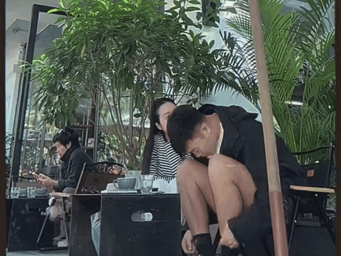 Vợ Giám đốc của Xuân Trường hiếm hoi lộ diện, phong thái tiểu thư Hà thành thay đổi cực lớn- Ảnh 1. Vợ Giám đốc của Xuân Trường hiếm hoi lộ diện, phong thái tiểu thư Hà thành thay đổi cực lớn- Ảnh 1.