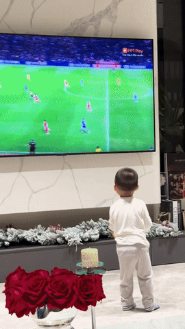 Đoàn Văn Hậu tái xuất, không ai hạnh phúc hơn Doãn Hải My, lần hiếm hoi tiểu thư 