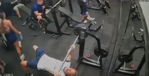 Kinh hoàng: VĐV cử tạ tử vong trong phòng gym do thanh tạ trượt khỏi tay, đập thẳng vào ngực- Ảnh 2. Kinh hoàng: VĐV cử tạ tử vong trong phòng gym do thanh tạ trượt khỏi tay, đập thẳng vào ngực- Ảnh 2.