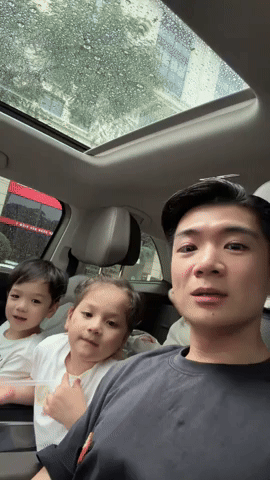 "Cậu ấm cô chiêu" nhà bầu Hiển - cháu Đỗ Mỹ Linh học trường quốc tế 700 triệu/năm, nói tiếng Anh như Tây gây sốt MXH- Ảnh 1. "Cậu ấm cô chiêu" nhà bầu Hiển - cháu Đỗ Mỹ Linh học trường quốc tế 700 triệu/năm, nói tiếng Anh như Tây gây sốt MXH- Ảnh 1.