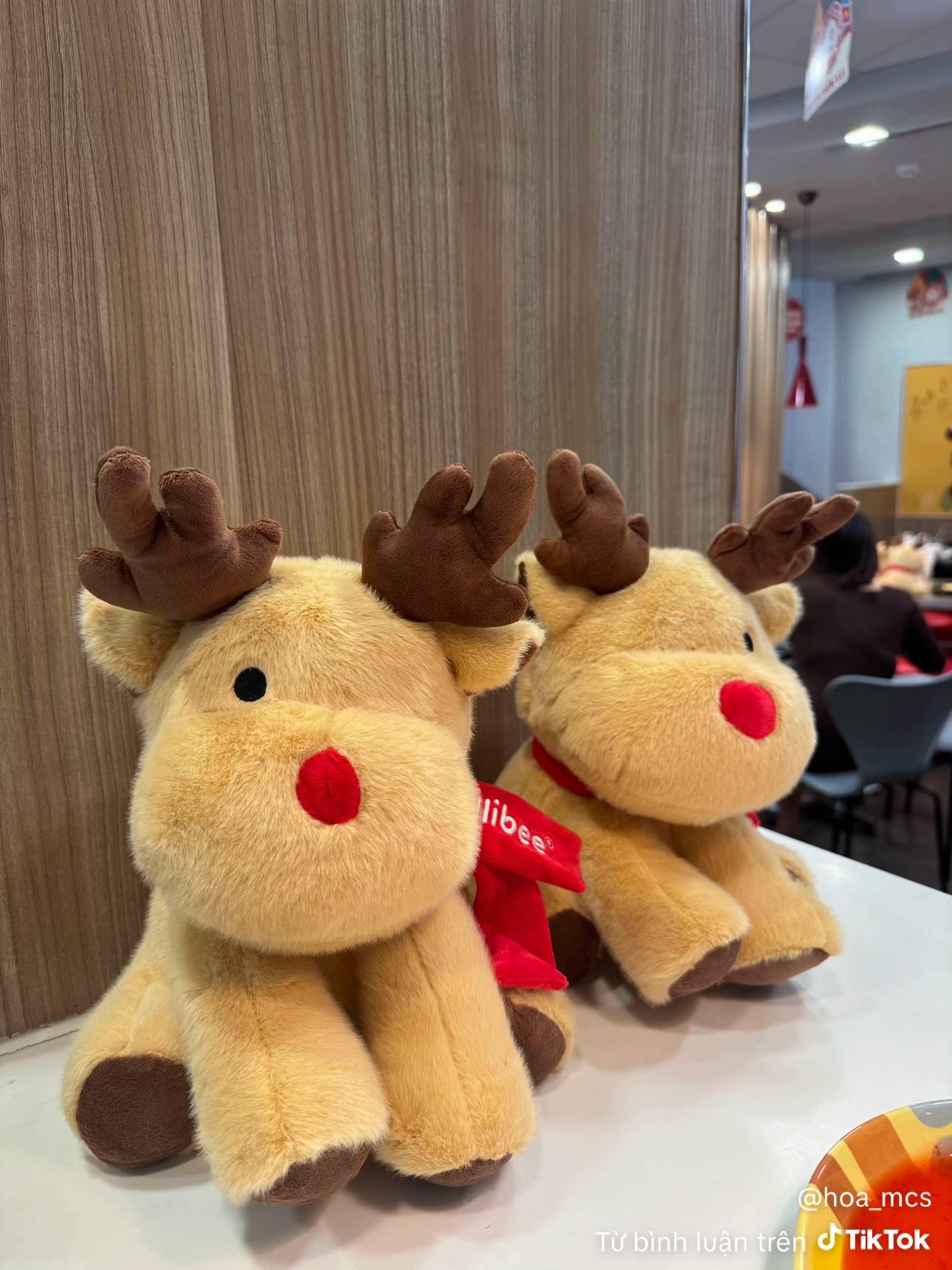 Hàng loạt khách đòi Hàng loạt khách đòi