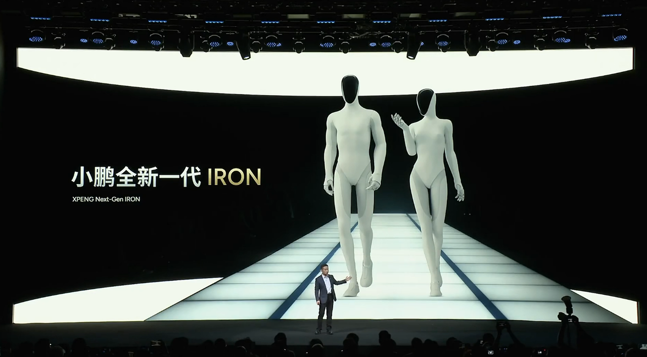 CEO hãng xe Trung Quốc ra lệnh 'cắt chân' robot ngay trên sân khấu để chứng minh không có người bên trong- Ảnh 3.