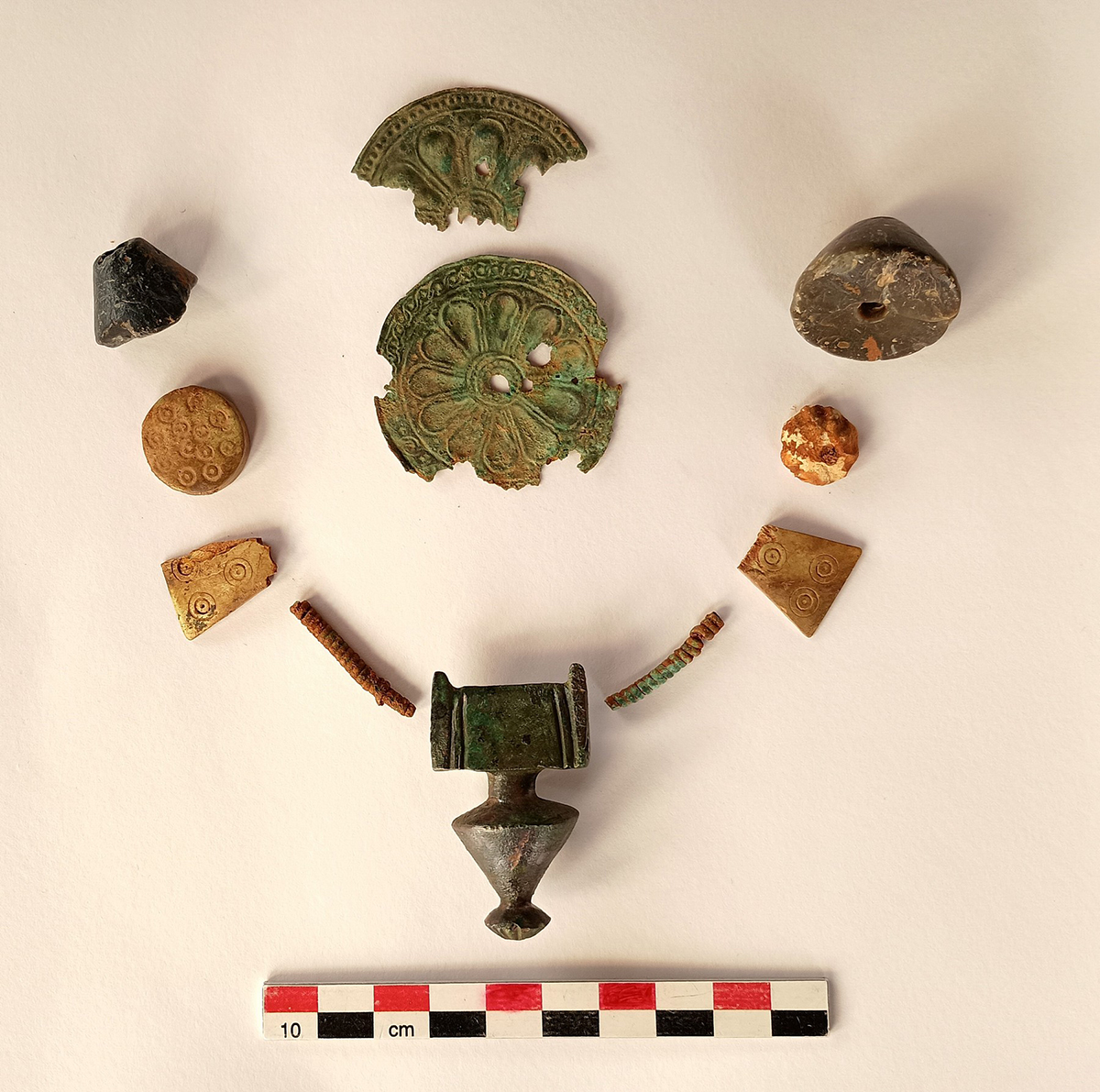 "Công chúa đội vương miện ngược" trong mộ cổ 2.700 tuổi- Ảnh 3. "Công chúa đội vương miện ngược" trong mộ cổ 2.700 tuổi- Ảnh 3.