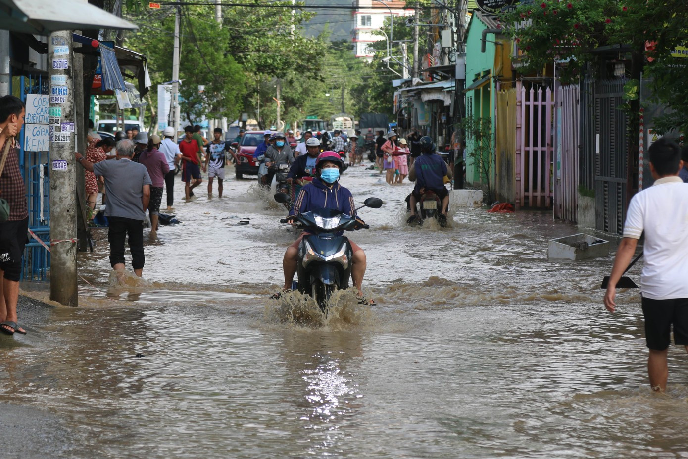 Khánh Hòa cảnh báo ngập sâu hơn 3m, yêu cầu khẩn trương sơ tán dân- Ảnh 1.
