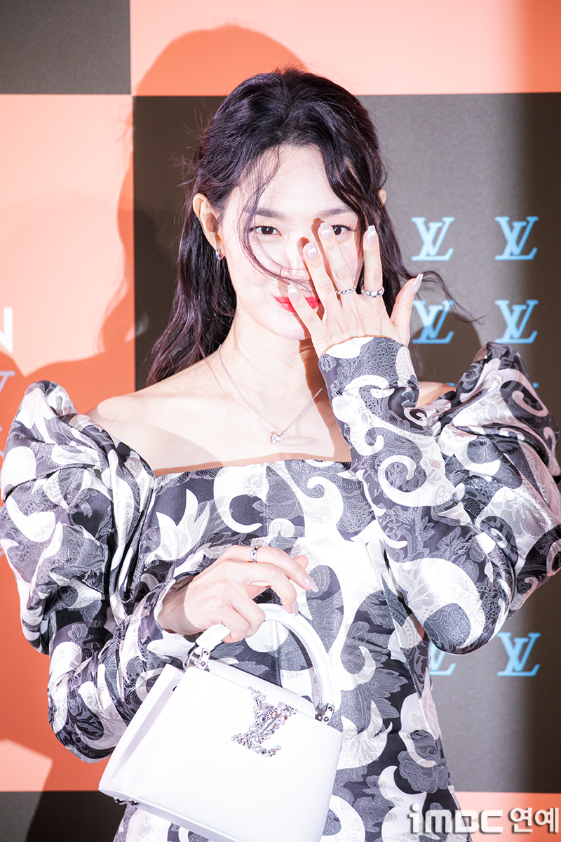 Shin Min Ah khóc giữa sự kiện, đám cưới với Kim Woo Bin có biến?- Ảnh 1.