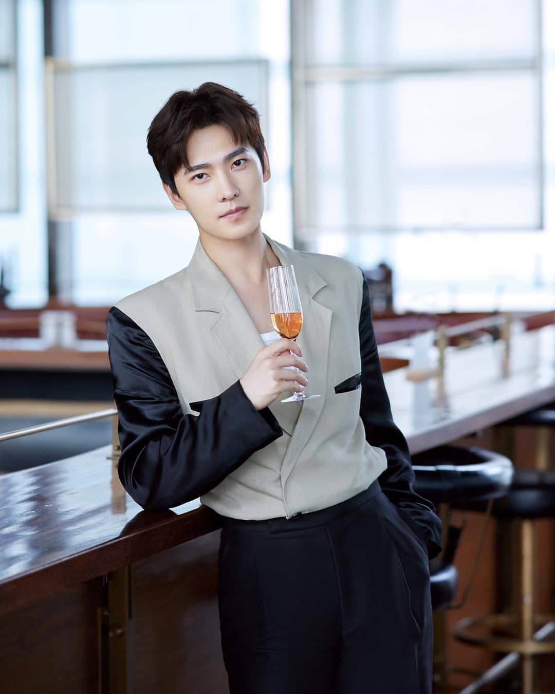 15 nghệ sĩ học giỏi nhất nhì showbiz Hoa ngữ- Ảnh 10. 15 nghệ sĩ học giỏi nhất nhì showbiz Hoa ngữ- Ảnh 10.