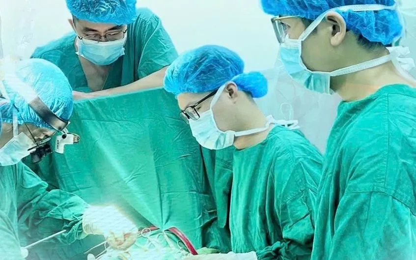 Cứu sống bé sơ sinh mắc tim bẩm sinh nặng- Ảnh 1.