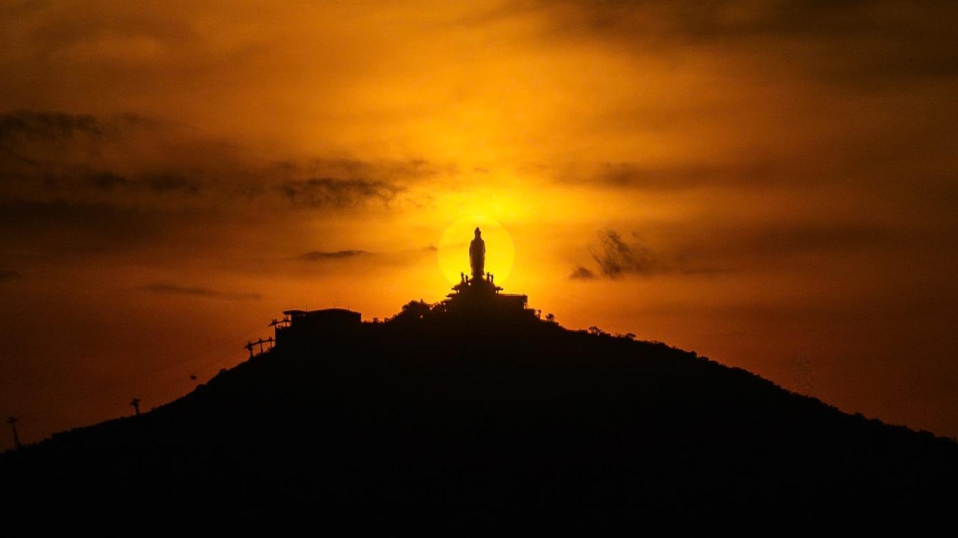 Sốt rần rần khoảnh khắc hoàng hôn đẹp siêu thực tại núi Bà Đen, Tây Ninh- Ảnh 4. Sốt rần rần khoảnh khắc hoàng hôn đẹp siêu thực tại núi Bà Đen, Tây Ninh- Ảnh 4.