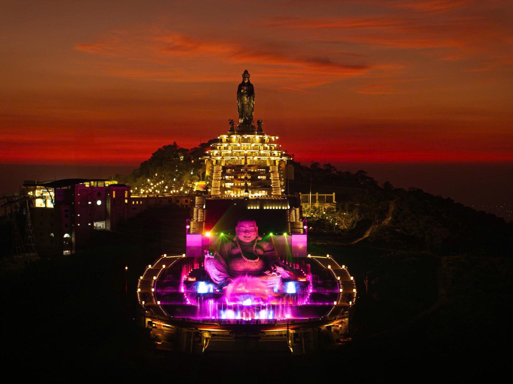 Sốt rần rần khoảnh khắc hoàng hôn đẹp siêu thực tại núi Bà Đen, Tây Ninh- Ảnh 10. Sốt rần rần khoảnh khắc hoàng hôn đẹp siêu thực tại núi Bà Đen, Tây Ninh- Ảnh 10.