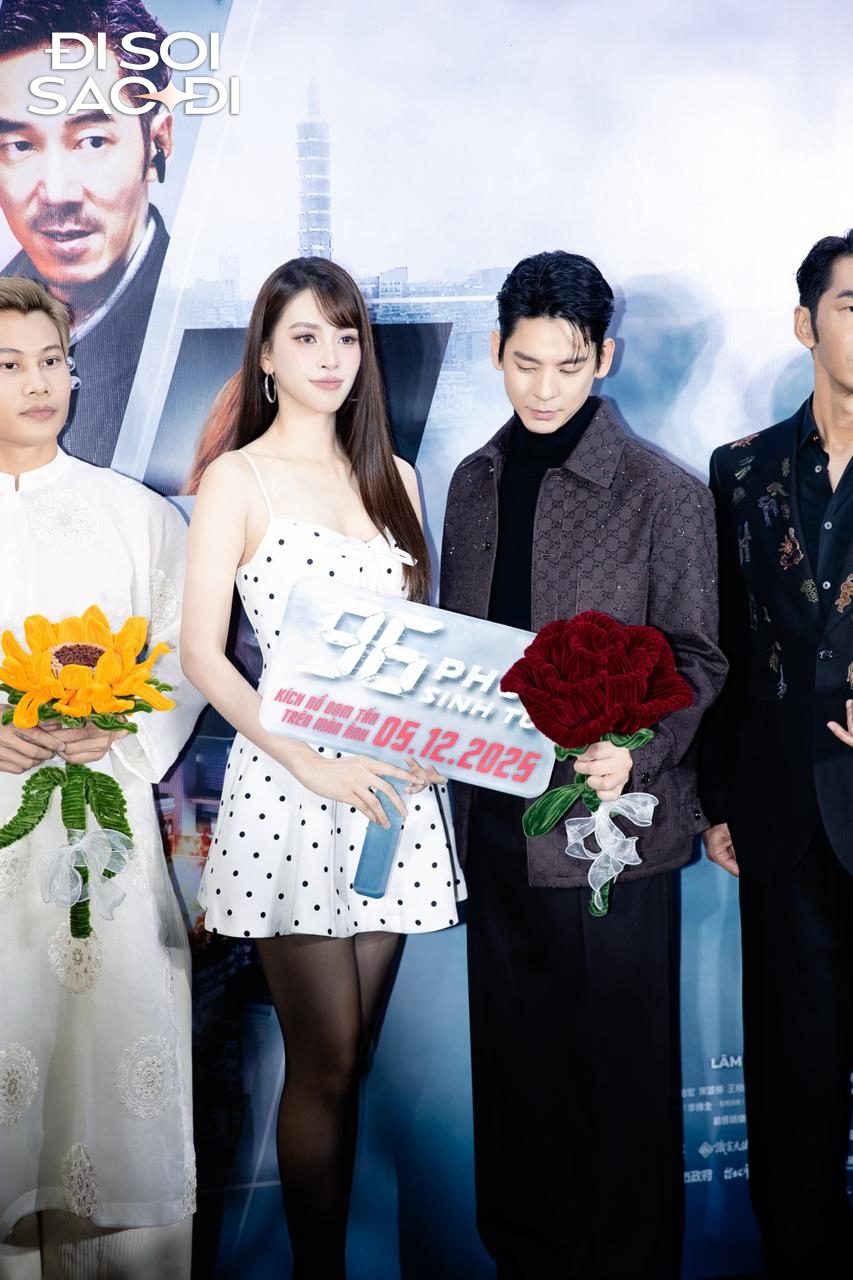 Thảm đỏ HOT nhất hôm nay: Tiểu Vy - Thiên Ân đẹp sang quá thể, tài tử xứ Đài tỏa sáng với nụ cười má lúm- Ảnh 3.