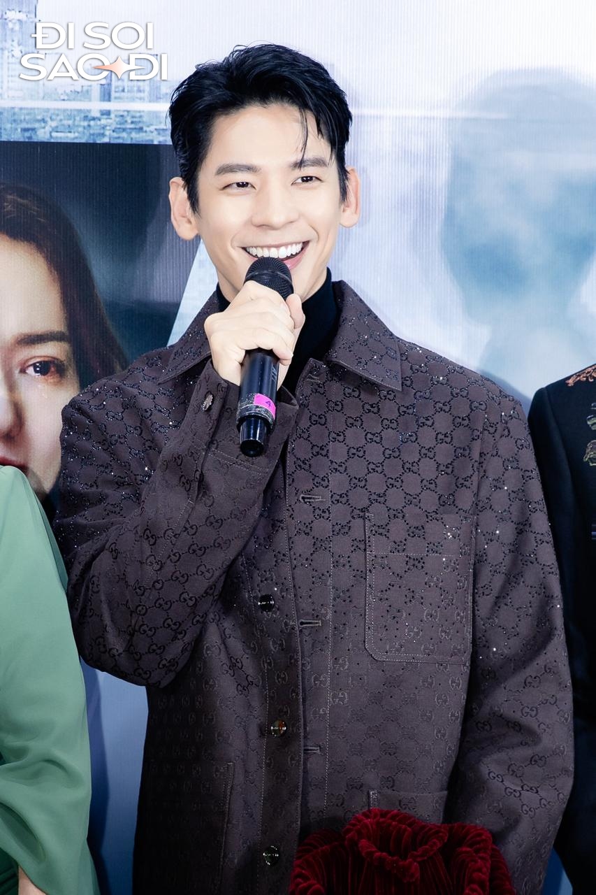 Thảm đỏ HOT nhất hôm nay: Tiểu Vy - Thiên Ân đẹp sang quá thể, tài tử xứ Đài tỏa sáng với nụ cười má lúm- Ảnh 7.