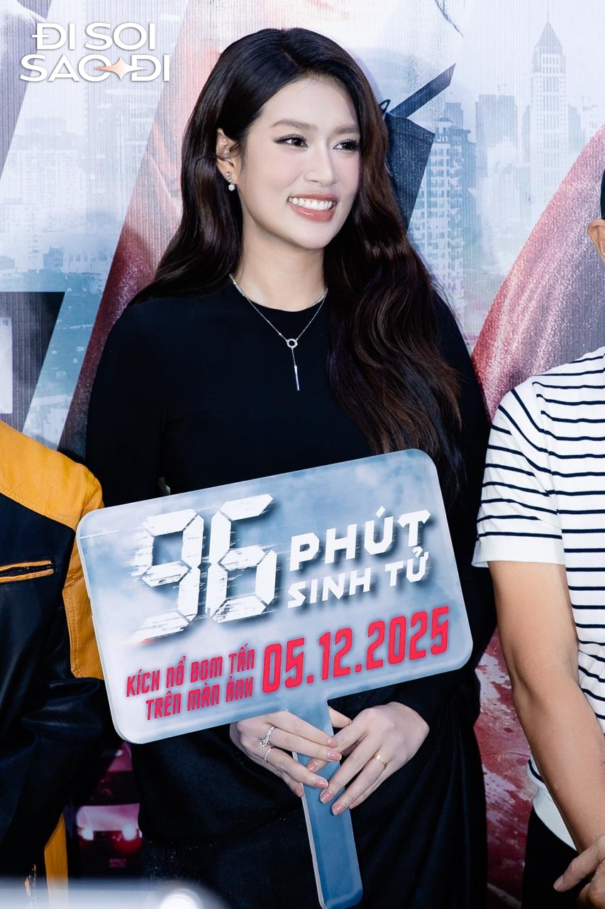 Thảm đỏ HOT nhất hôm nay: Tiểu Vy - Thiên Ân đẹp sang quá thể, tài tử xứ Đài tỏa sáng với nụ cười má lúm- Ảnh 5.