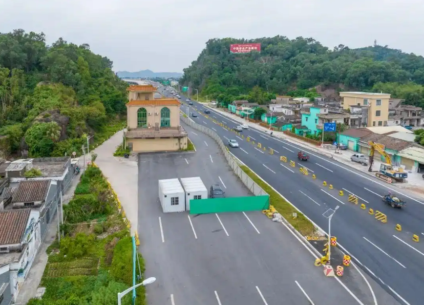 Chủ căn nhà 3 tầng không chịu di dời dù được bồi thường hơn 7,4 tỷ đồng, tuyên bố: “Trả hơn 37 tỷ đồng mới chuyển đi”- Ảnh 1. Chủ căn nhà 3 tầng không chịu di dời dù được bồi thường hơn 7,4 tỷ đồng, tuyên bố: “Trả hơn 37 tỷ đồng mới chuyển đi”- Ảnh 1.