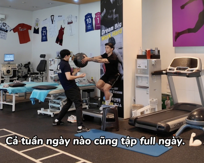 Đoàn Văn Hậu tái xuất, không ai hạnh phúc hơn Doãn Hải My, lần hiếm hoi tiểu thư 