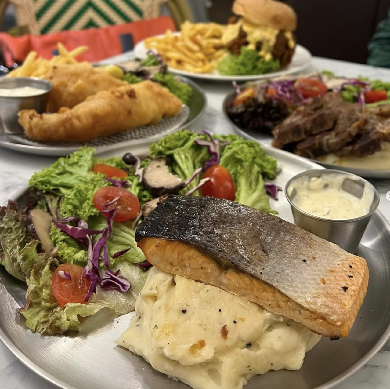 Đang làm food reviewer cực chill, cô gái bỗng trở thành VĐV Quốc gia dự SEA Games 33 gây sốt- Ảnh 2.