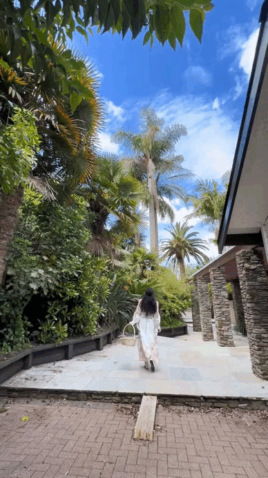 Nữ diễn viên Việt lấy chồng tỷ phú, sống như 