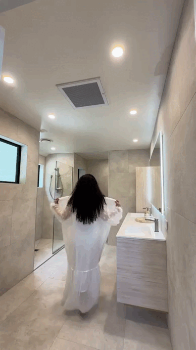 Nữ diễn viên Việt lấy chồng tỷ phú, sống như 