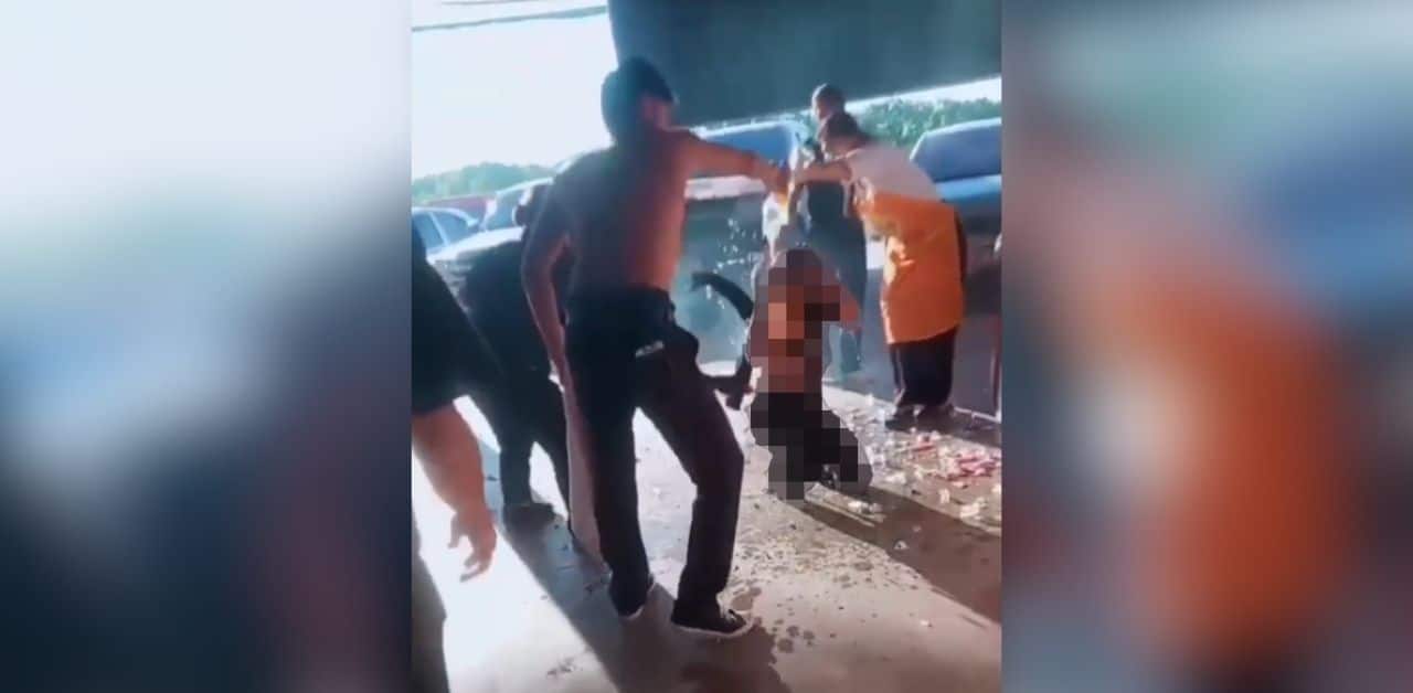 Người đàn ông châm lửa thiêu sống bạn gái ngay trước cửa siêu thị, nhân chứng bàng hoàng kể lại nguồn cơn- Ảnh 1. Người đàn ông châm lửa thiêu sống bạn gái ngay trước cửa siêu thị, nhân chứng bàng hoàng kể lại nguồn cơn- Ảnh 1.