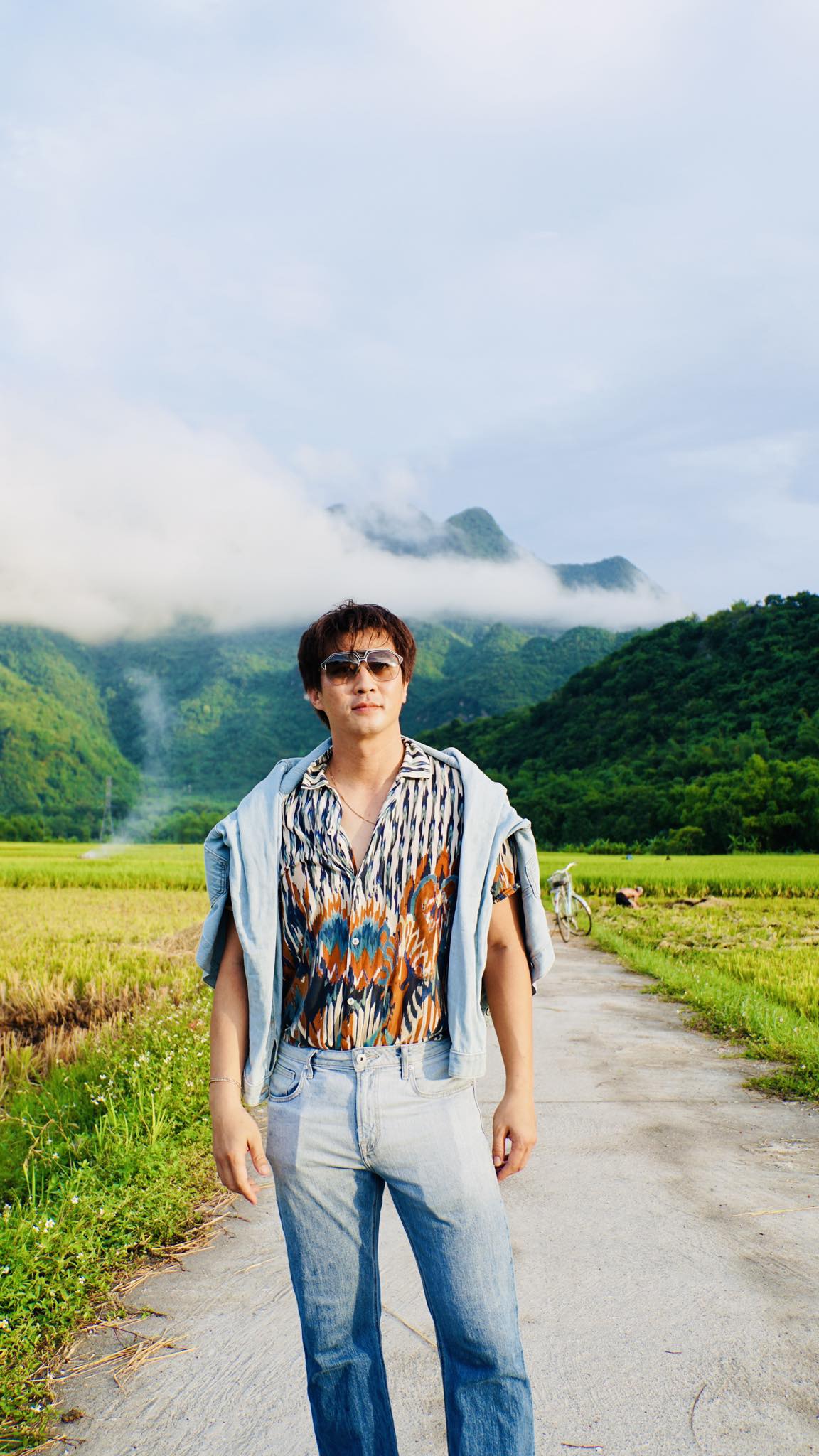 Nam siêu mẫu dân tộc Mường "đổi đời" thành ông chủ homestay, “tổng tài” vạn người mê tự tay đứng bếp, bưng bê phục vụ khách- Ảnh 3. Nam siêu mẫu dân tộc Mường "đổi đời" thành ông chủ homestay, “tổng tài” vạn người mê tự tay đứng bếp, bưng bê phục vụ khách- Ảnh 3.