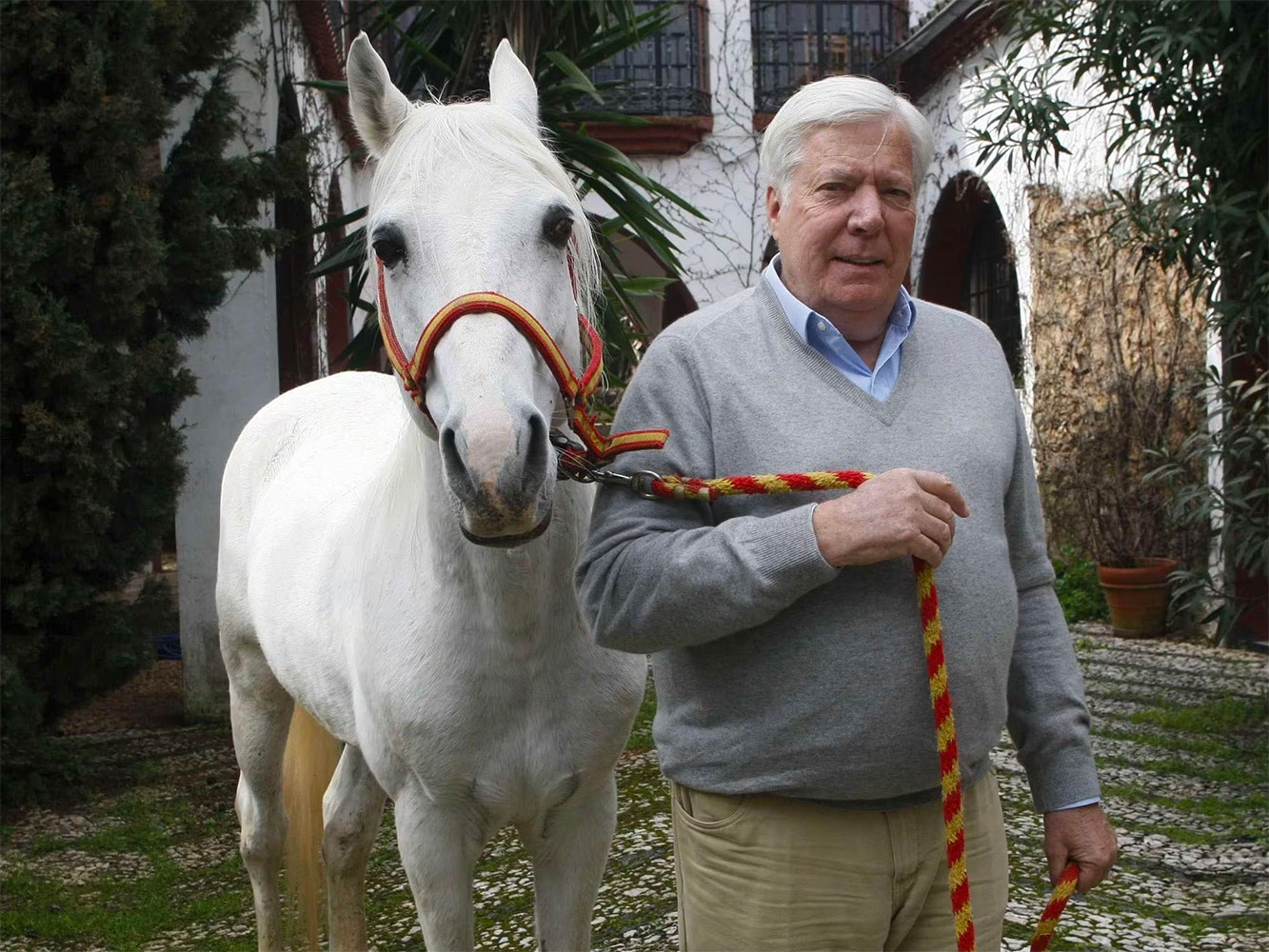 Cú lừa đau của giới tài phiệt: Người thừa kế Hermès bị cô lập, tài sản âm thầm mất sạch trong 26 năm- Ảnh 2.