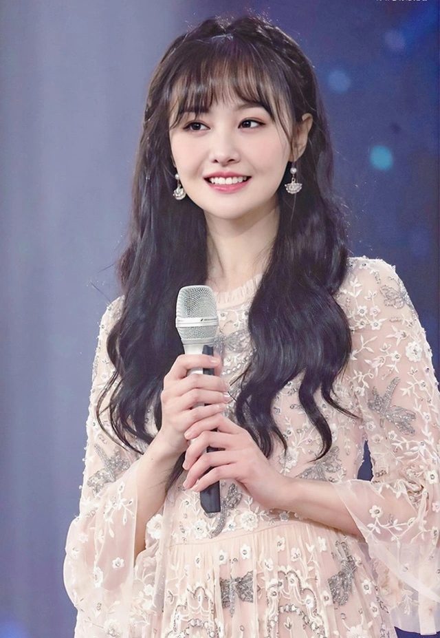 15 nghệ sĩ học giỏi nhất nhì showbiz Hoa ngữ- Ảnh 4. 15 nghệ sĩ học giỏi nhất nhì showbiz Hoa ngữ- Ảnh 4.