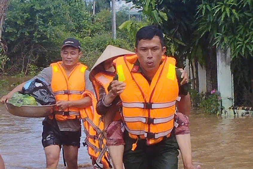 Tự ý rời điểm tránh trú bơi về nhà, người đàn ông bị nước lũ cuốn tử vong- Ảnh 1.