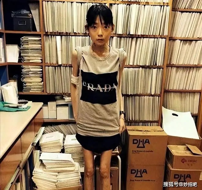 Người mẫu H. Người mẫu H.