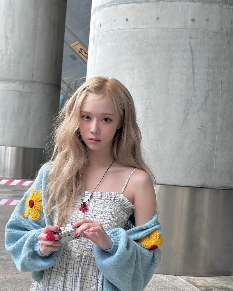 Cả Hàn Quốc phát điên vì cặp đôi này: Đỉnh lưu toàn cầu cưng bạn gái như công chúa, đang nhập ngũ cũng làm điều ngoại lệ cho nàng- Ảnh 6.