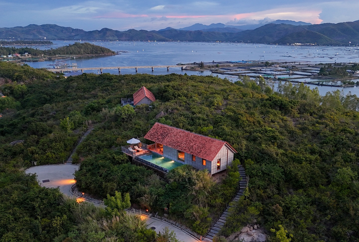 Một resort giá 100 triệu/đêm bị thiệt hại nặng do bão lũ miền Trung, phải đóng cửa đến 2026- Ảnh 2.