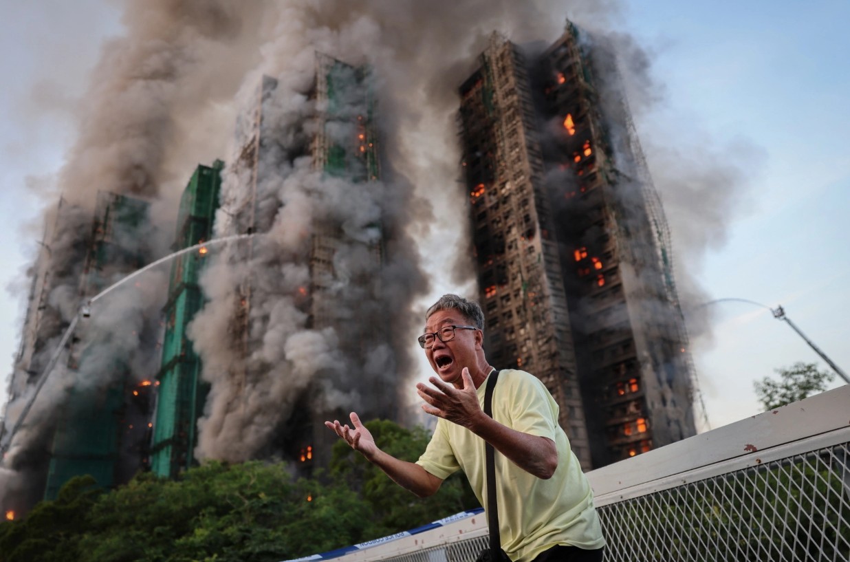 Bức ảnh người đàn ông gào thét vì vợ mắc kẹt trong đám cháy trở thành biểu tượng ám ảnh của vụ thảm họa 159 người chết- Ảnh 1.
