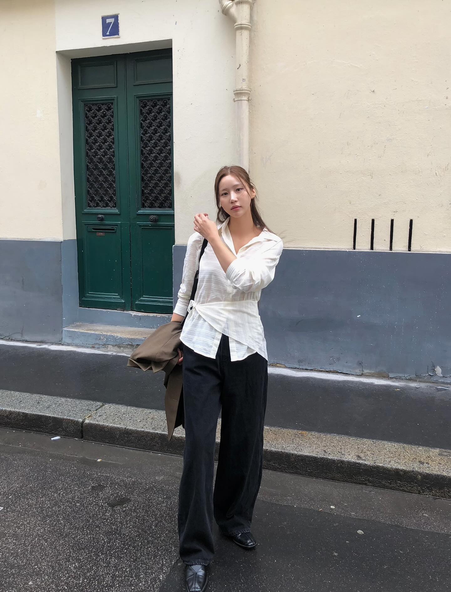 5 món thời trang màu trung tính cần có để phối đồ trong tích tắc là đẹp- Ảnh 10.