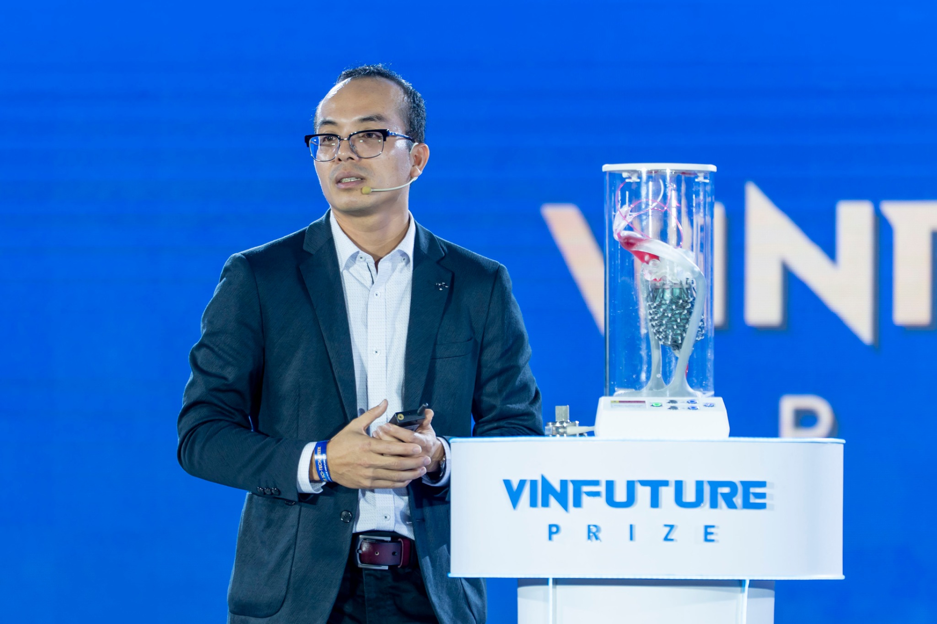 Tối nay, chủ nhân giải thưởng VinFuture với tổng trị giá 4,5 triệu đô la sẽ chính thức lộ diện!- Ảnh 2.