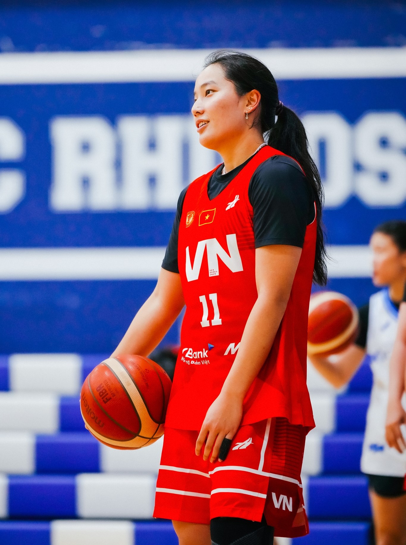 Chị em song sinh Thảo My, Thảo Vy khoe visual sáng bừng cùng tuyển bóng rổ Việt Nam chuẩn bị cho SEA Games 33- Ảnh 3.