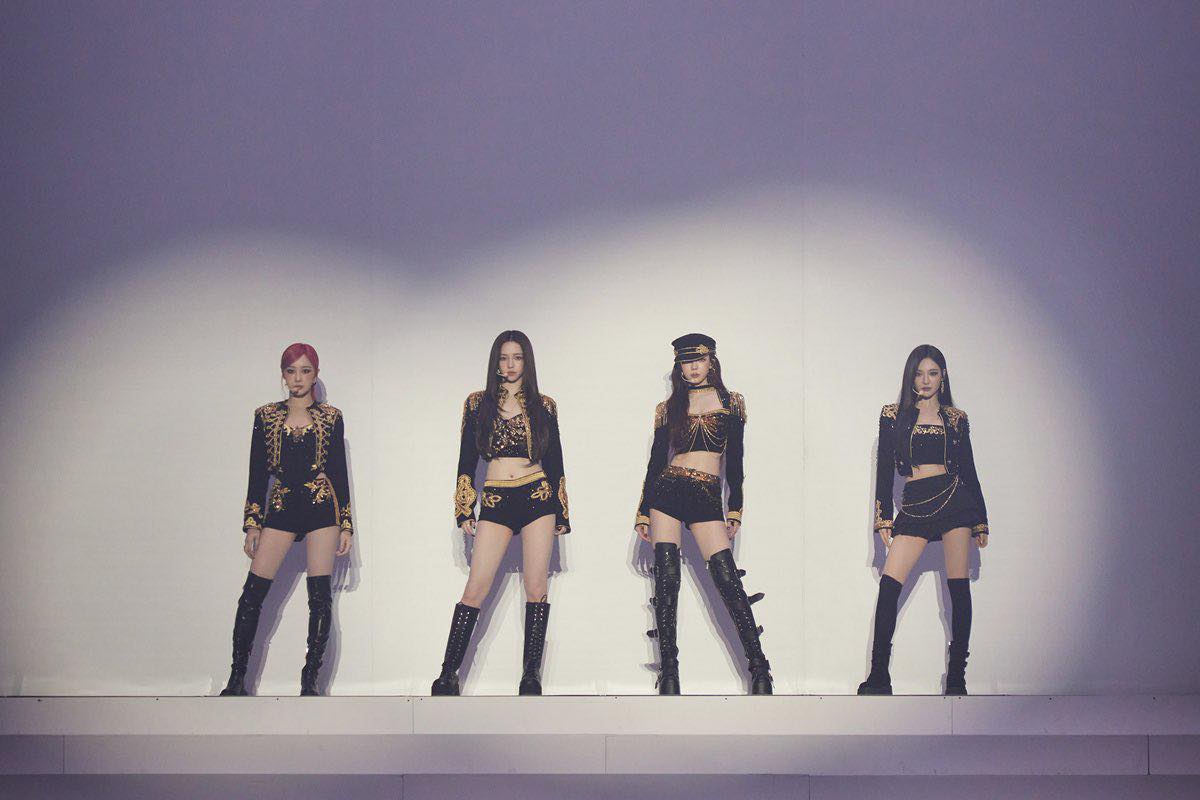 Cả Hàn Quốc phát điên vì cặp đôi này: Đỉnh lưu toàn cầu cưng bạn gái như công chúa, đang nhập ngũ cũng làm điều ngoại lệ cho nàng- Ảnh 2.