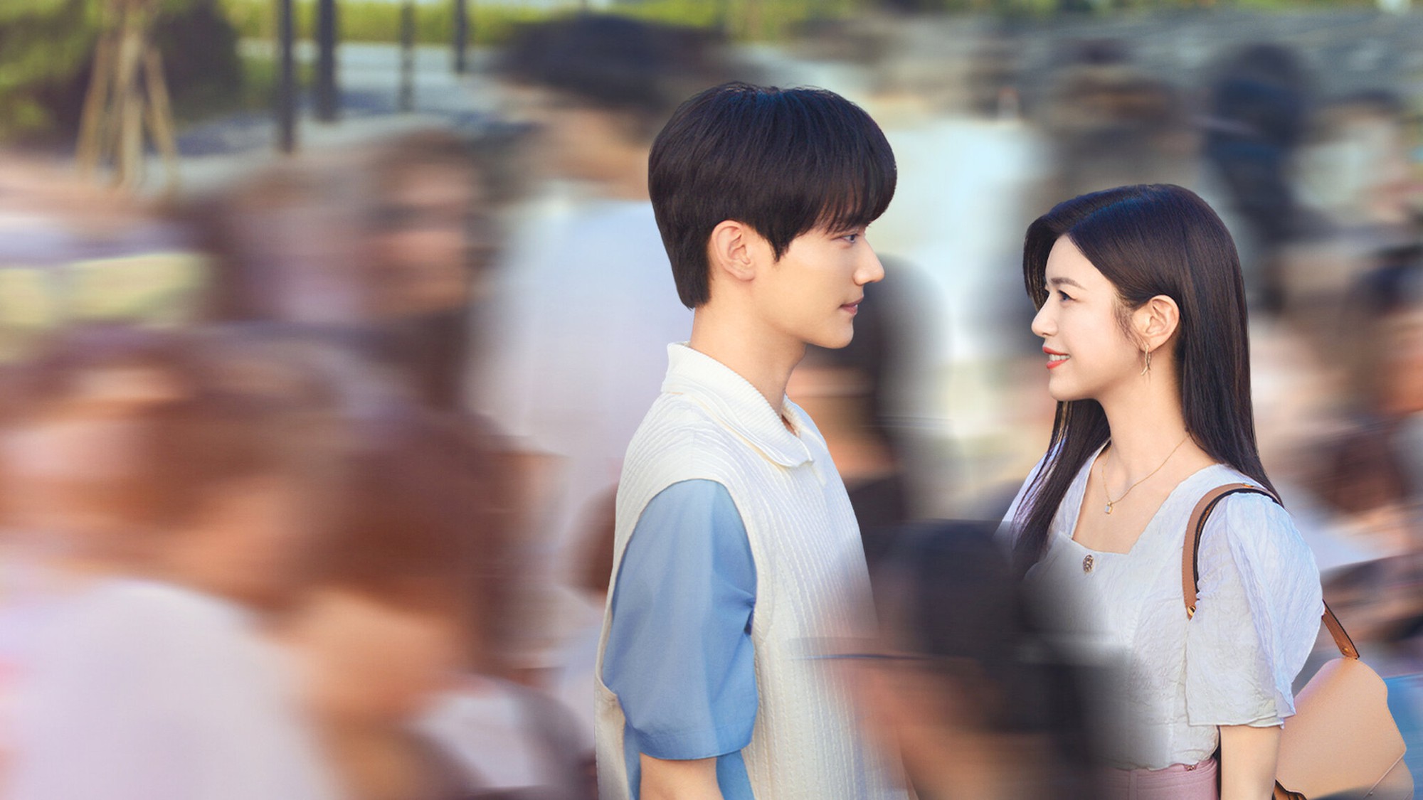 Phát ngượng với phim ngôn tình Trung Quốc nhiều cảnh hôn nhất 2025, cặp chính lệch nhau 19 tuổi mà cháy hơn Free Fire- Ảnh 1.