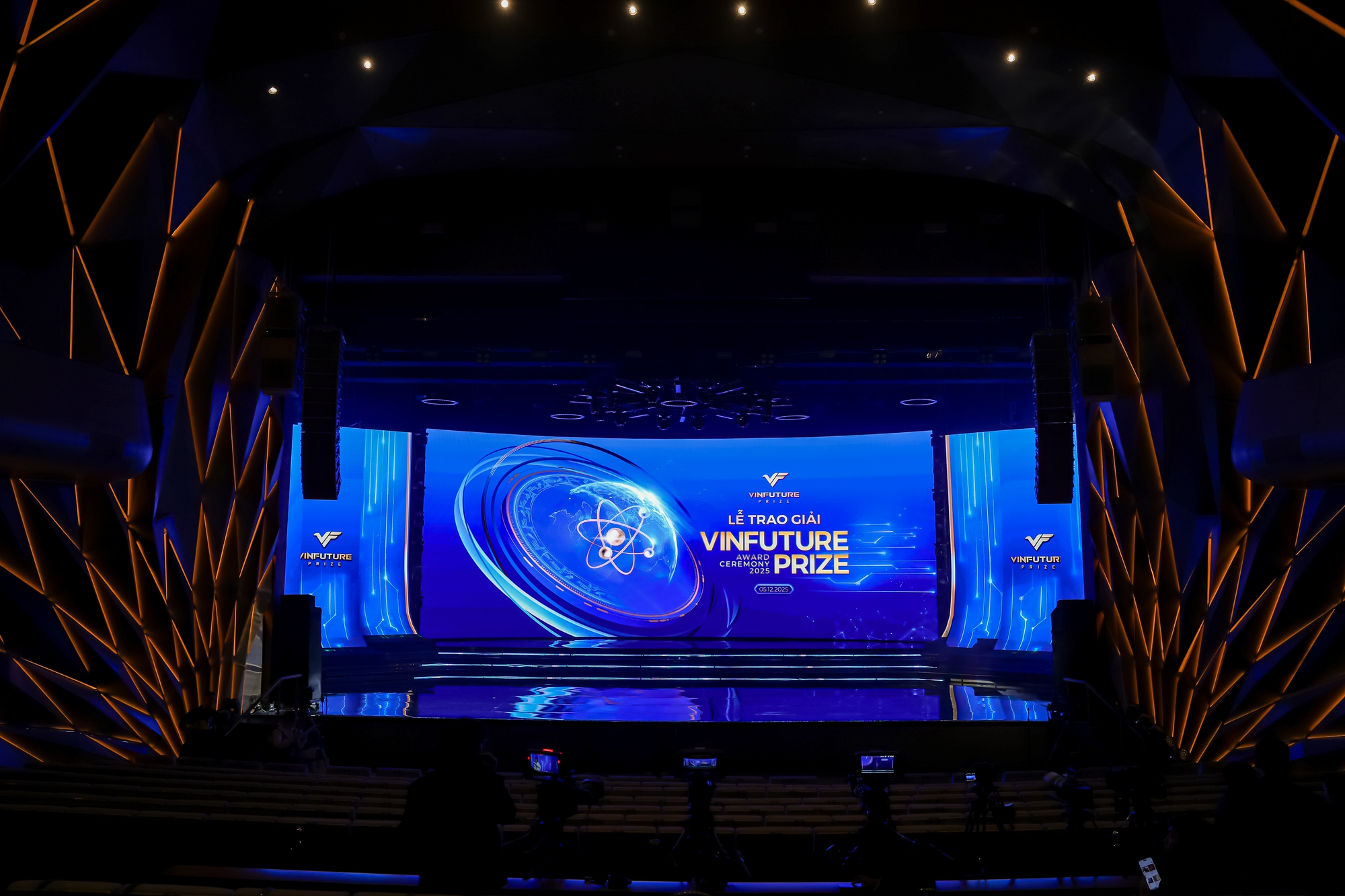 Lễ trao Giải thưởng Khoa học Công nghệ thường niên toàn cầu VinFuture 2025 bắt đầu- Ảnh 4.