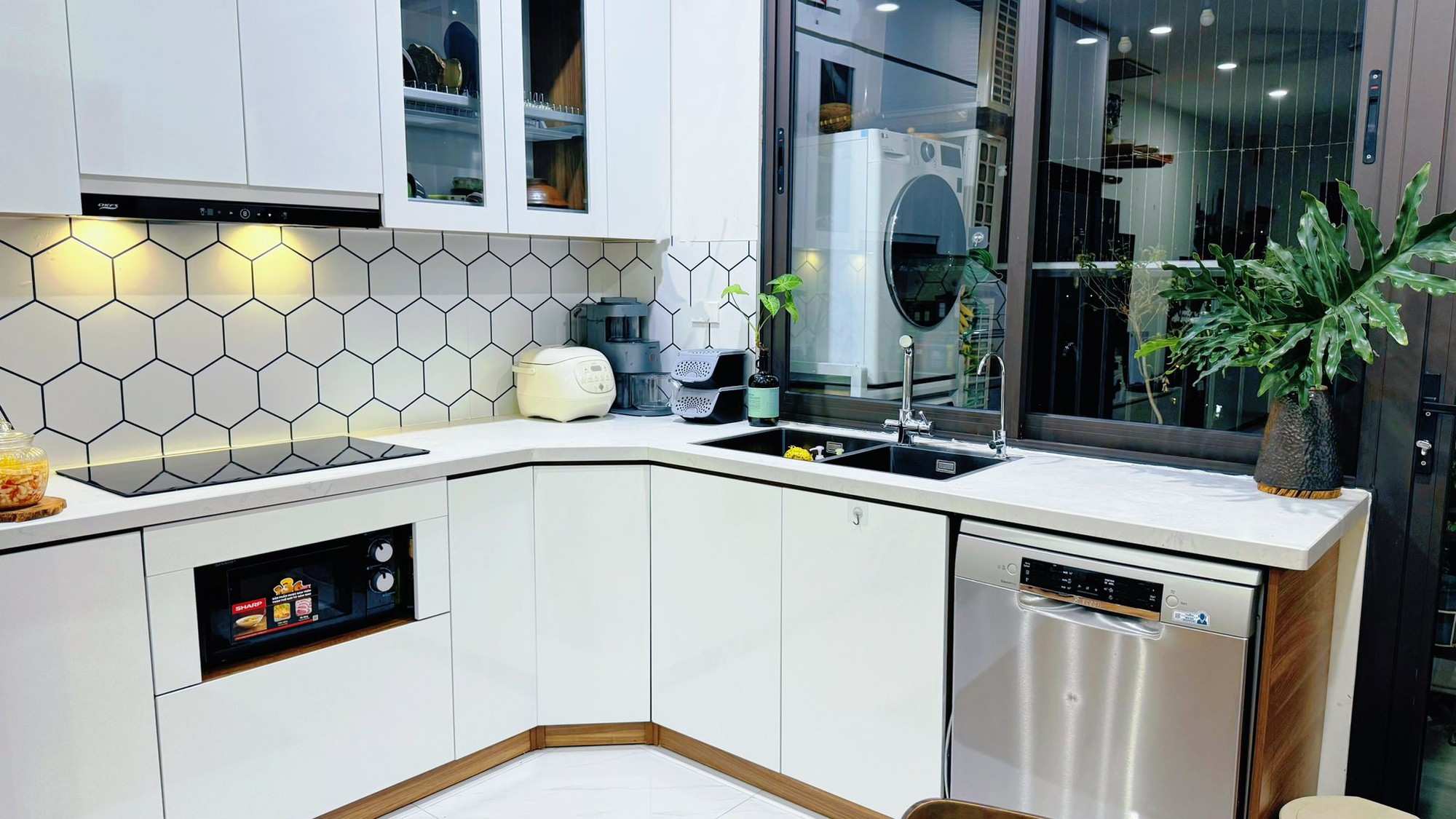 Mẹ Hà Nội khoe căn bếp bóng loáng, tủ lạnh sạch kin kít: Bí quyết đến từ một thói quen… ai cũng từng bỏ qua- Ảnh 16.