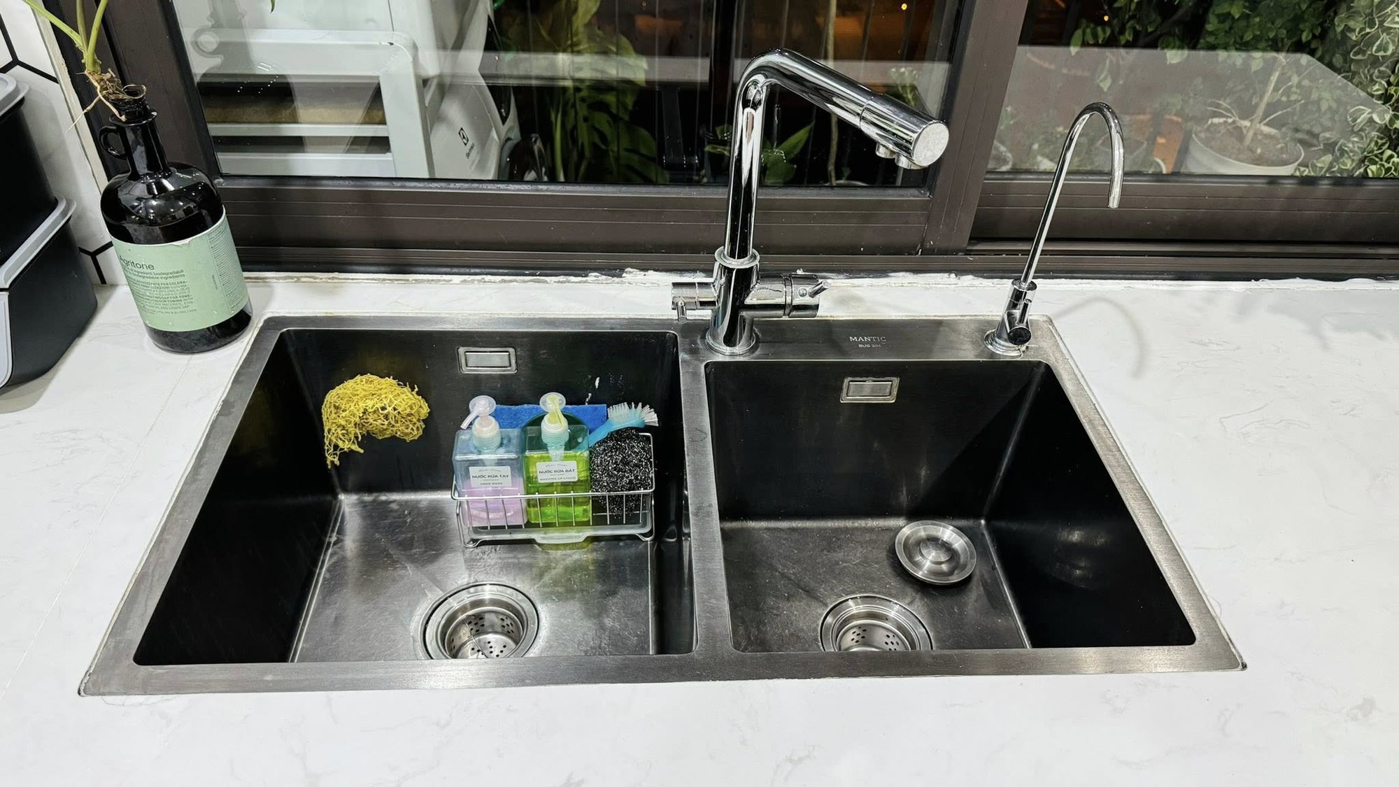 Mẹ Hà Nội khoe căn bếp bóng loáng, tủ lạnh sạch kin kít: Bí quyết đến từ một thói quen… ai cũng từng bỏ qua- Ảnh 13.