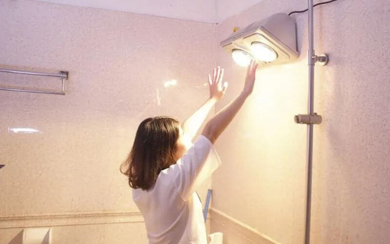 Đèn sưởi nhà tắm bất ngờ phát nổ: Cận cảnh hiện trường khiến nhiều người hoang mang- Ảnh 5.