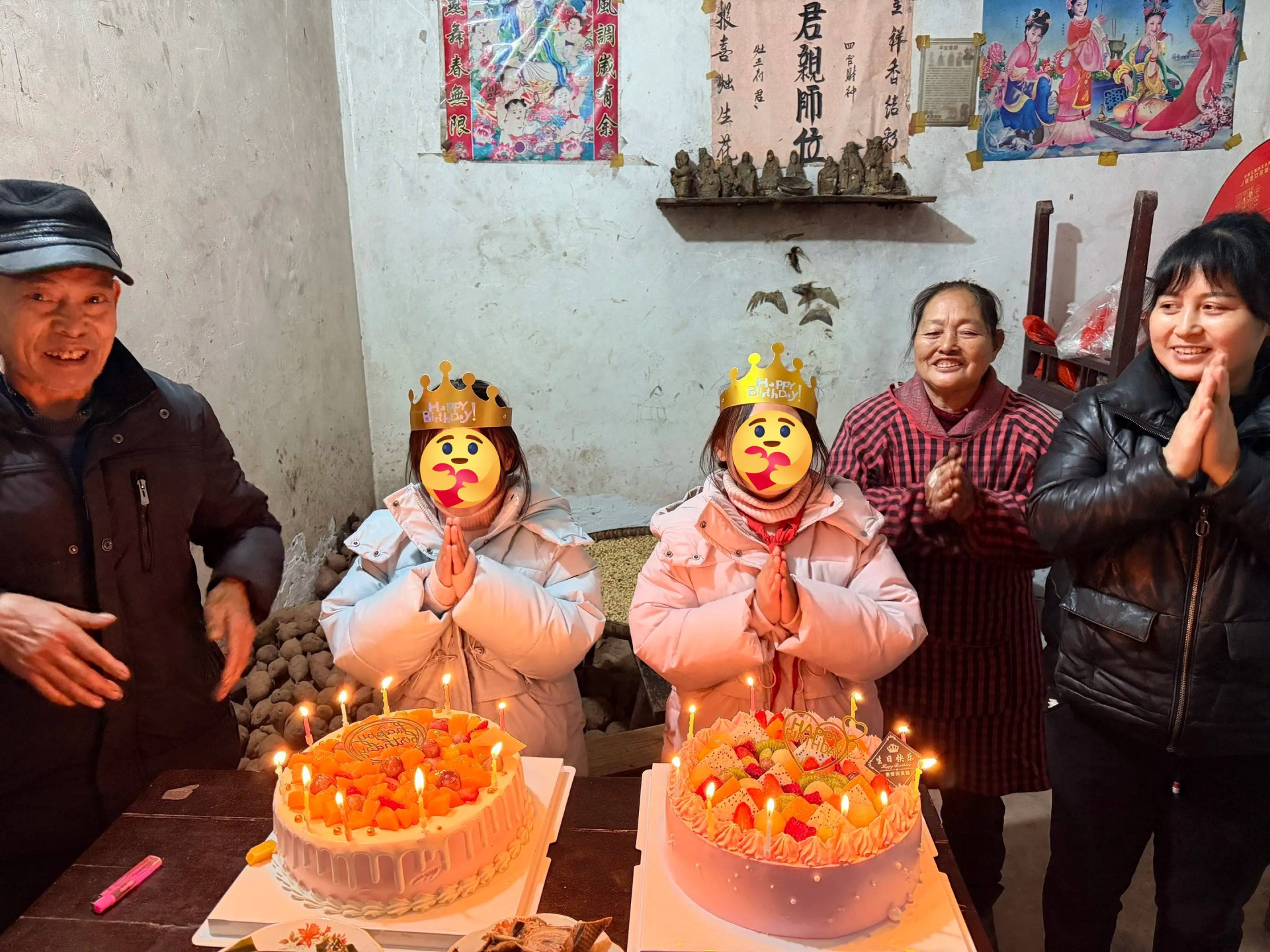 Chỉ là hai chiếc bánh sinh nhật, sao lại gây bão thế này?- Ảnh 2.