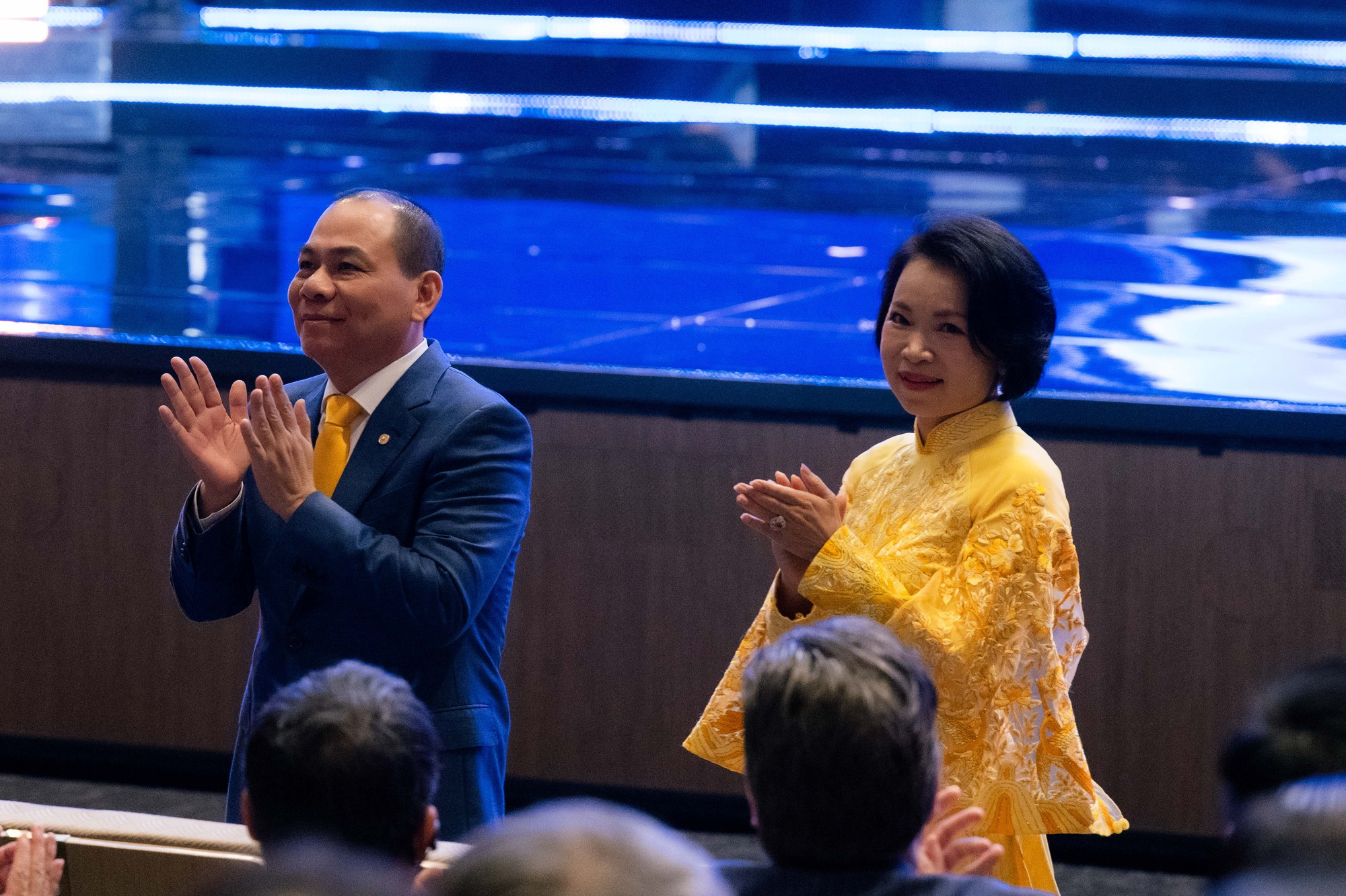 Á hậu Phương Nhi và chị dâu Bùi Lan Anh đọ sắc trong một khung hình: Con dâu nhà tỷ phú quá đẹp!- Ảnh 1.