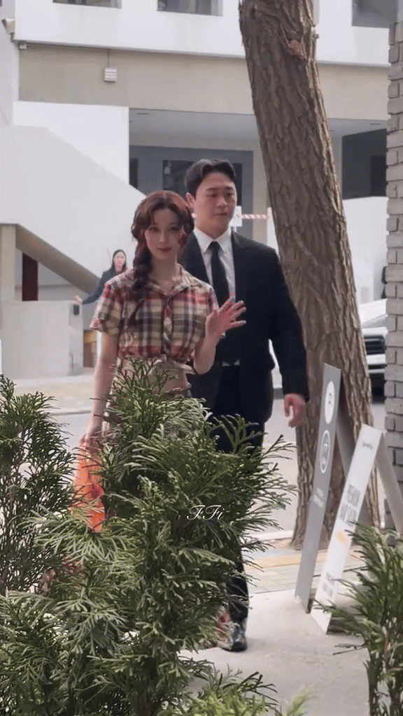 Bạn gái tin đồn của Jungkook được so ngang với Kim Ji Won- Ảnh 18.