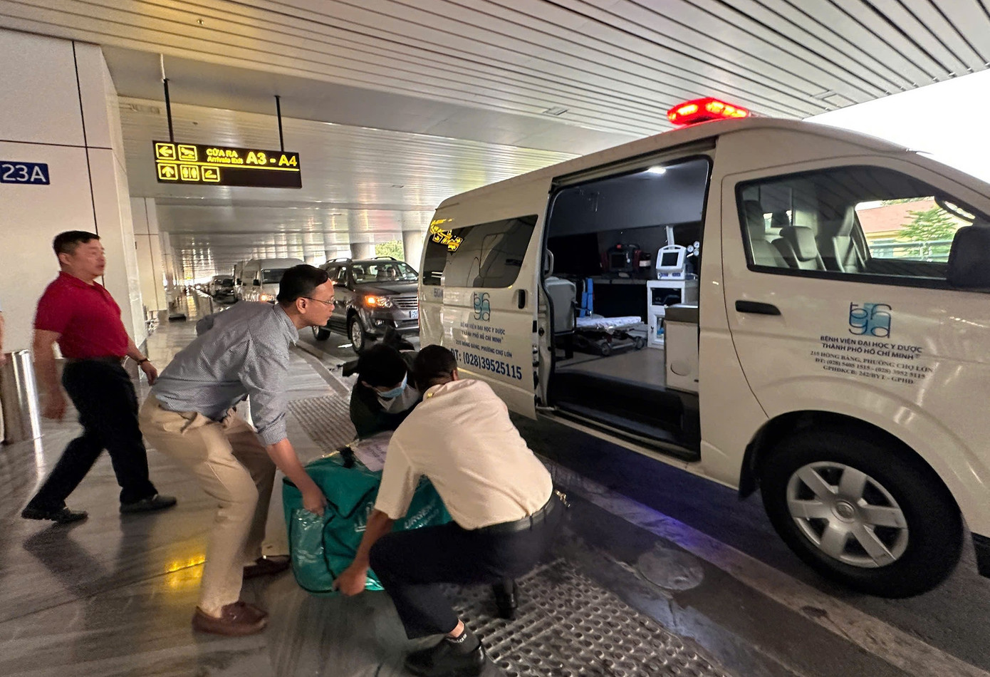 Trái tim từ Hà Nội vượt 1.600km "hồi sinh" bé trai 9 tuổi: Ê-kíp bác sĩ vỡ òa khi lồng ngực bệnh nhi phập phồng những nhịp đập đầu tiên- Ảnh 1.