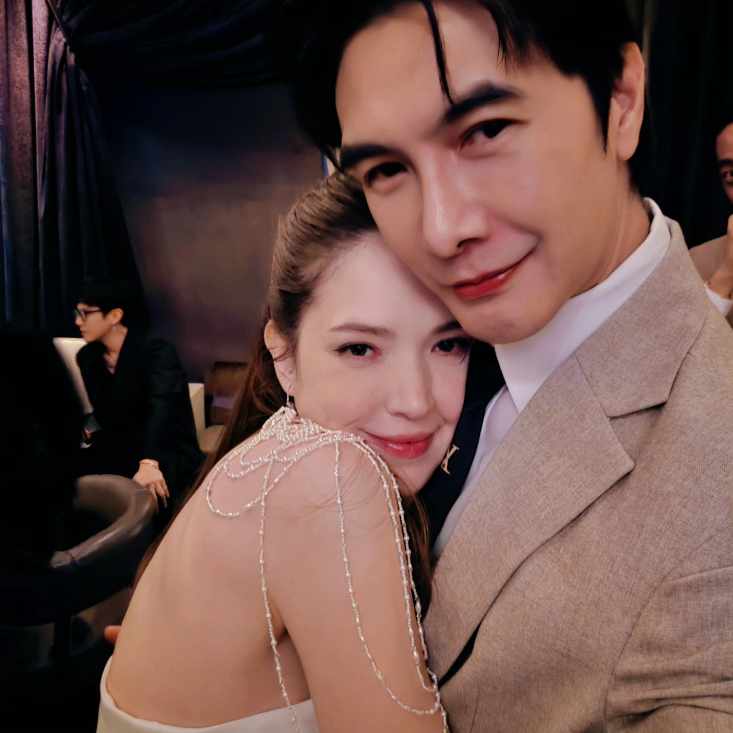 Mỹ nhân nổi tiếng vừa kết hôn đã lộ ảnh thân mật vượt mức với bạn thân khác giới, dân tình được phen xôn xao- Ảnh 3.