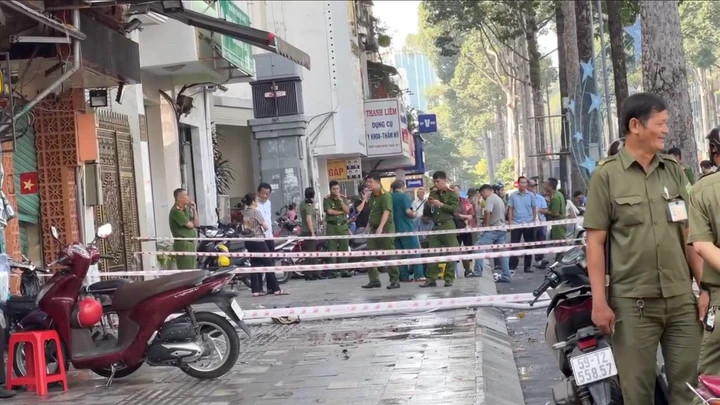 Sức khỏe 2 nạn nhân sống sót trong vụ cháy quán ăn ở TP.HCM hiện ra sao?- Ảnh 1.