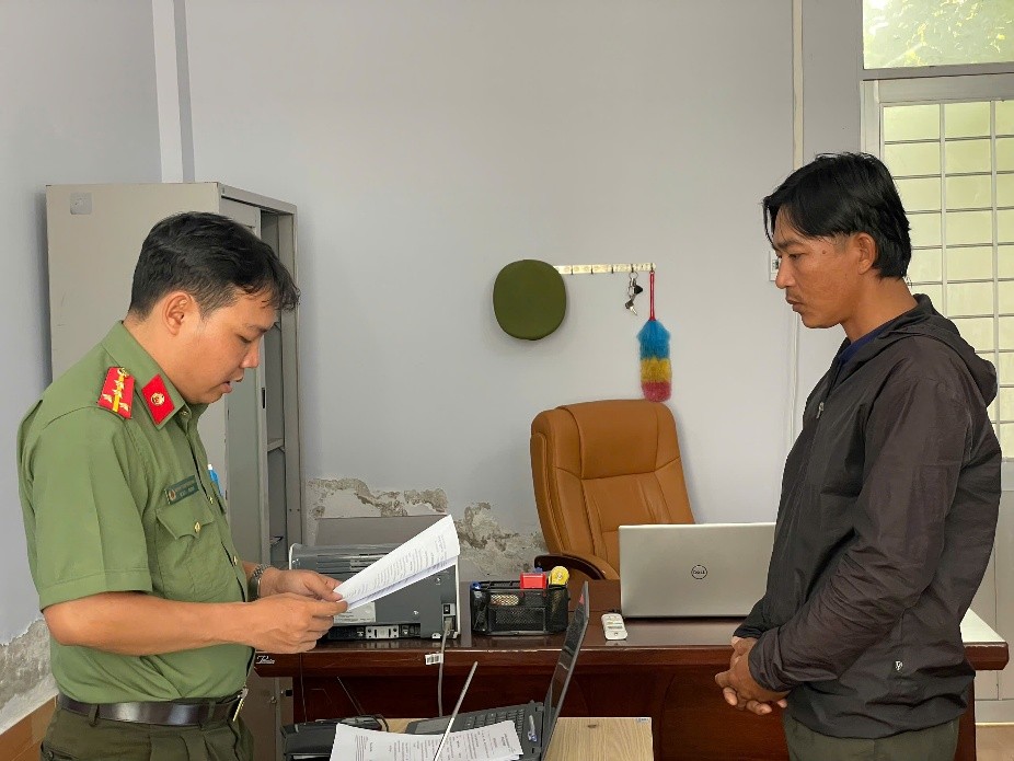 Thi hành Lệnh bắt tạm giam Nguyễn Thanh Duy- Ảnh 1.