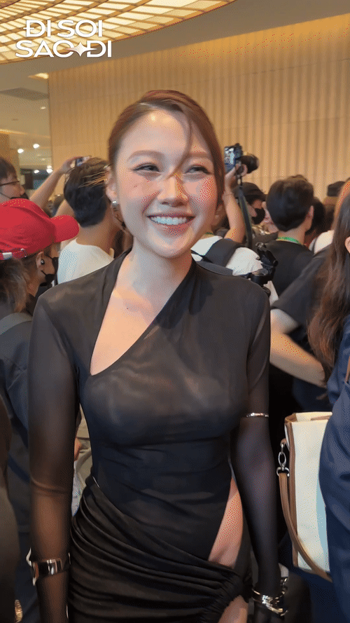 Em gái Trấn Thành hở bạo hơn cả Ngọc Trinh, bị bạn trai bỏ rơi ở sự kiện- Ảnh 2.