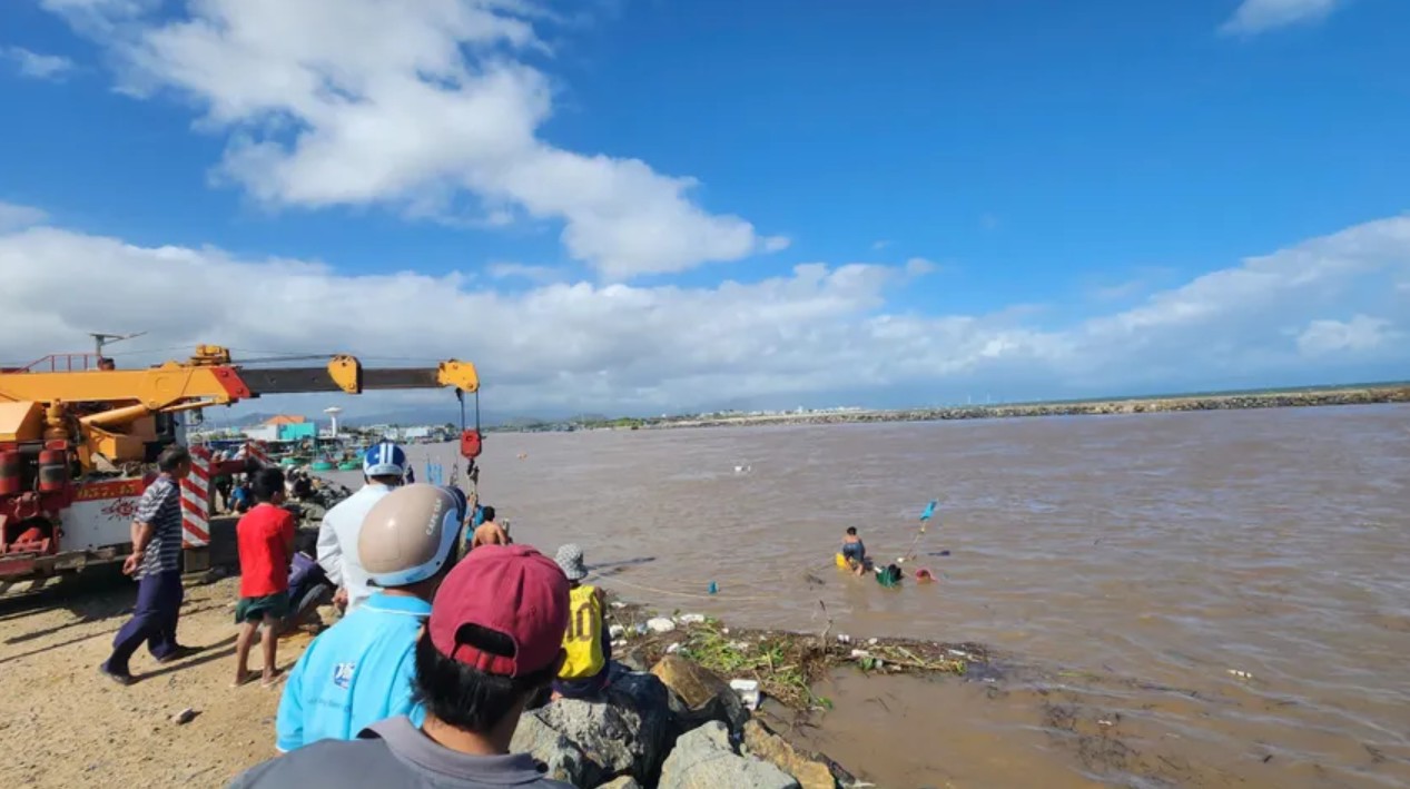 2 người tử vong, 3.000 căn nhà chìm trong nước tại Lâm Đồng: Yêu cầu "khẩn" các chủ hồ thủy lợi phải THÔNG TIN CHÍNH XÁC trước khi xả lũ- Ảnh 2.
