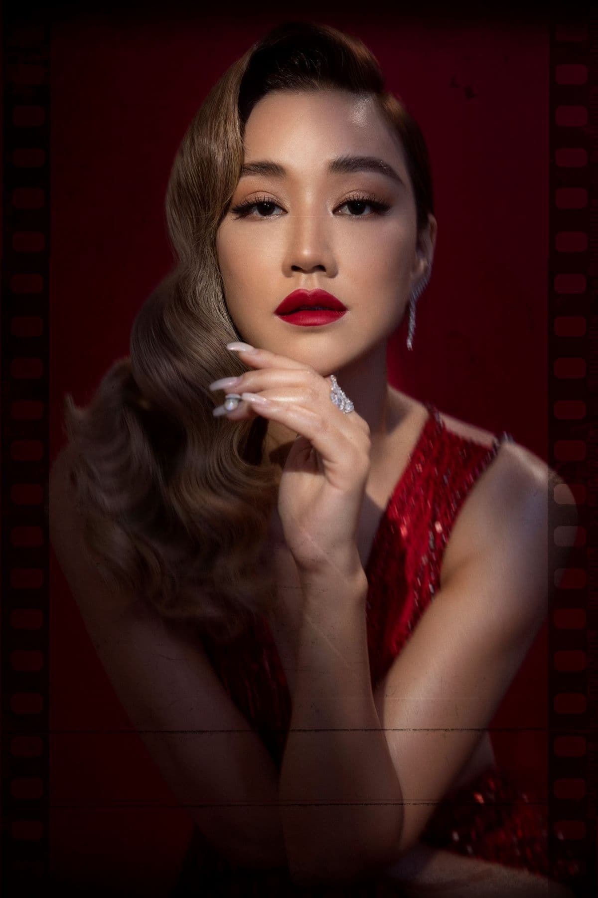 Việt Nam có duy nhất 1 mỹ nhân chỉ nói 3 chữ mà hot suốt 13 năm, nhan sắc bốc lửa ai nhìn cũng đổ đứ đừ- Ảnh 1.