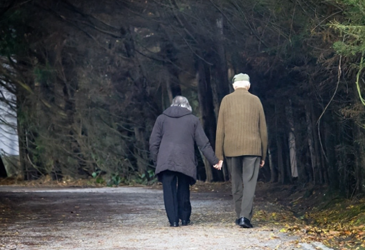 Đắng chát cuối đời ở viện dưỡng lão Thượng Hải: Nuôi con cực khổ suốt 30 năm, cuối cùng… không bằng một chú cún nhỏ để bầu bạn- Ảnh 1. Đắng chát cuối đời ở viện dưỡng lão Thượng Hải: Nuôi con cực khổ suốt 30 năm, cuối cùng… không bằng một chú cún nhỏ để bầu bạn- Ảnh 1.